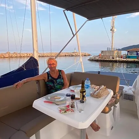 Botel Luxueux Bateau à Quai