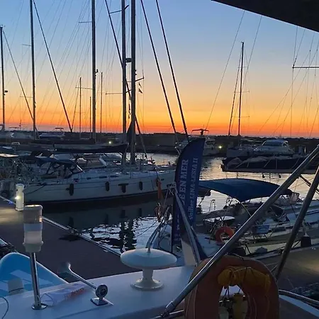 Botel Luxueux Bateau à Quai Sari-Solenzara