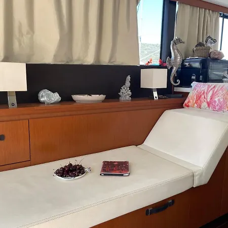 Bådhotel Luxueux Bateau A Quai Sari-Solenzara