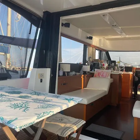 Botel Luxueux Bateau A Quai